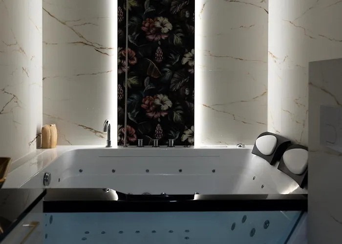 La Catedral - Zen Garden With Private Sauna & Jacuzzi, Old Town *