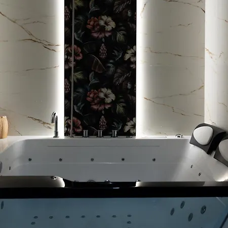 La Catedral - Zen Garden With Private Sauna & Jacuzzi, Old Town *